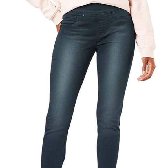 (1618) Signature by Levi Strauss & Co. Gold Label Totally Shaping Skinny Jeans - Picture 2 of 7